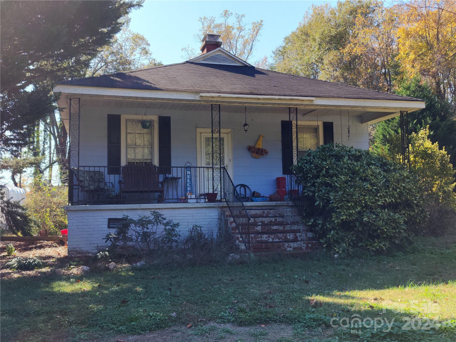 326 Johnson St Mount Holly, NC 28120