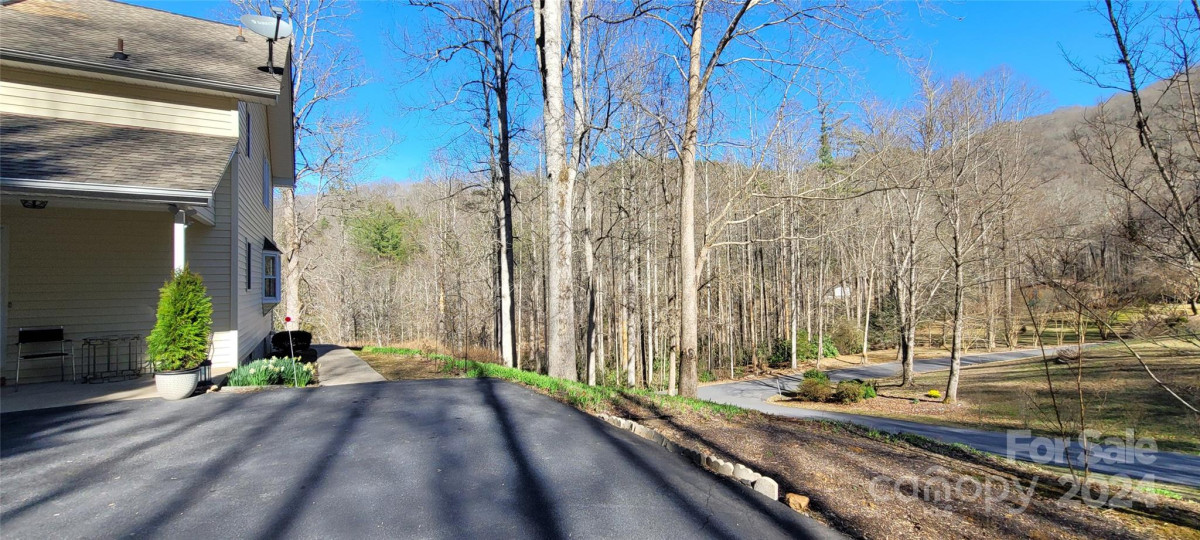 28 Big Rock Rd Pisgah Forest, NC 28768