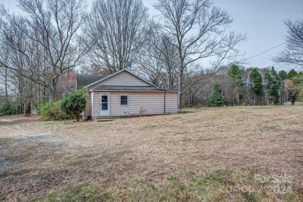 4928 Hickory Grove Rd Mount Holly, NC 28120