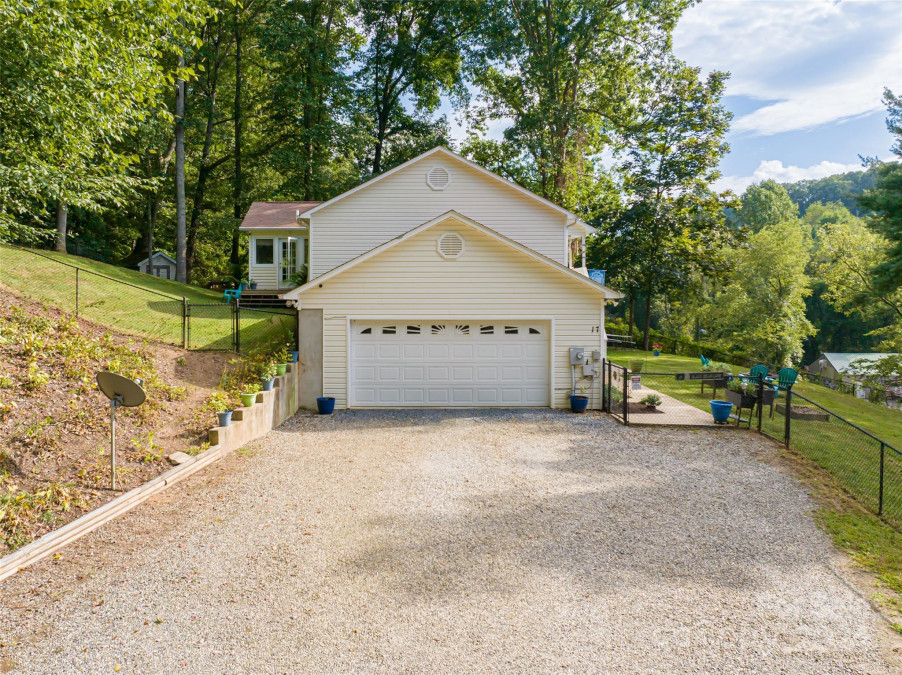17 Cole Rd Leicester, NC 28748