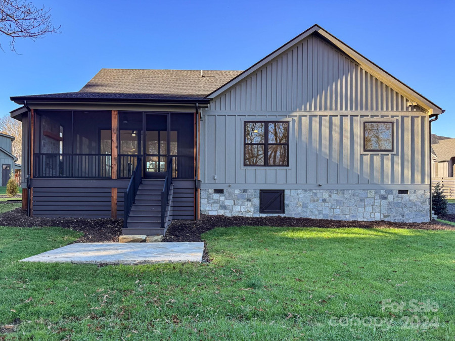 39 Lucy Ln Mills River, NC 28759