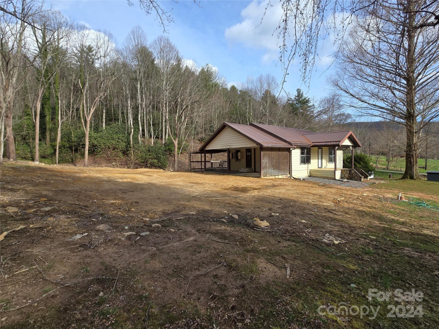 76 Sneed Dr Linville Falls, NC 28647