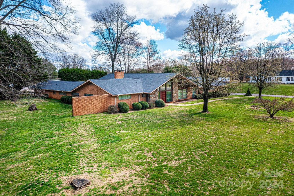 5627 Nc Hwy 90 Hw Hiddenite, NC 28636