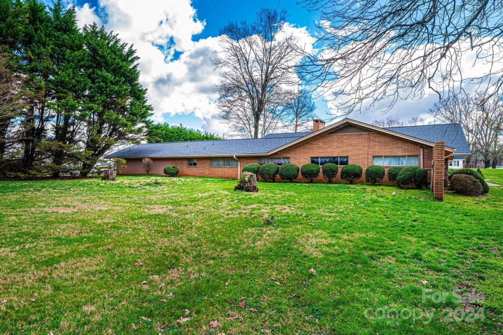 5627 Nc Hwy 90 Hw Hiddenite, NC 28636