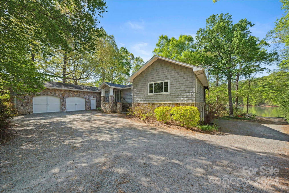 501 Nivens Cove Rd Mount Holly, NC 28120