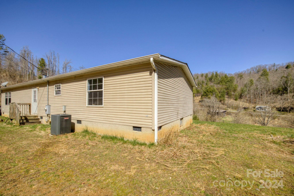 1631 Grapevine Rd Marshall, NC 28753