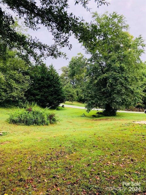 2638 West View Acres Ave Hickory, NC 28601
