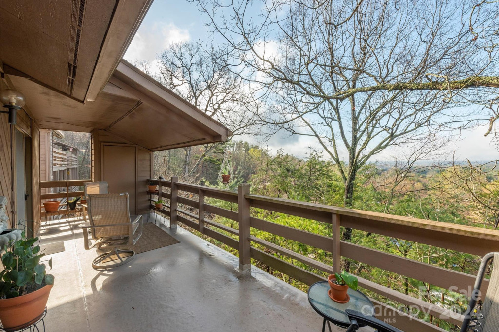 305 Piney Mountain Dr Asheville, NC 28805