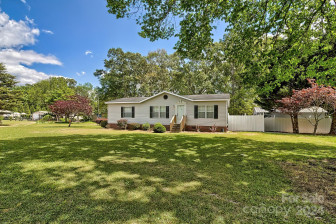 302 Chestnut St Bethune, SC 29009