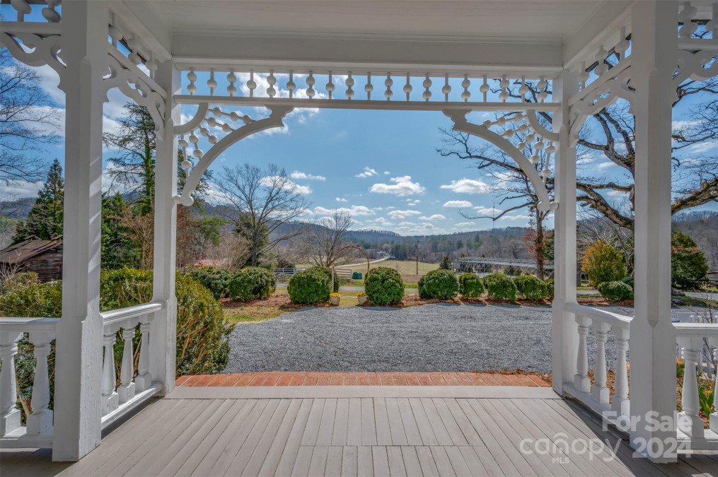 1111 Bills Creek Rd Lake Lure, NC 28746