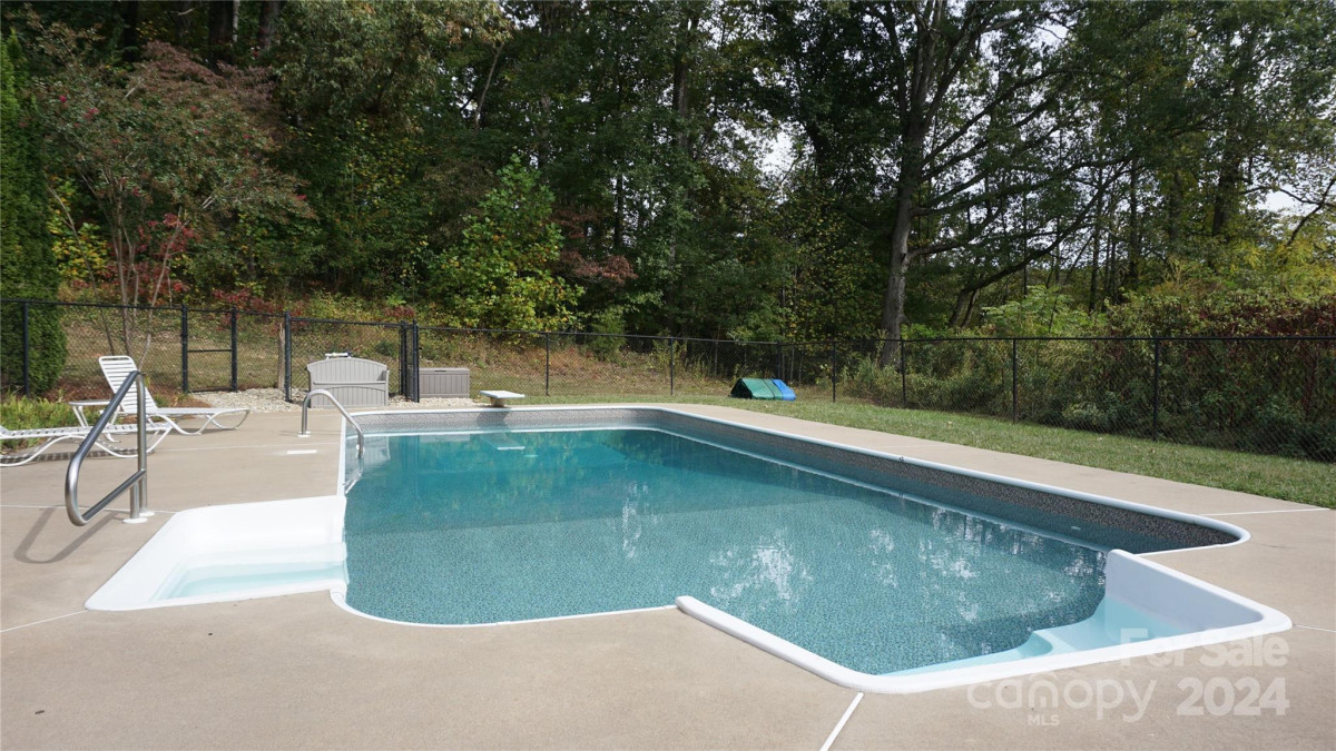 1111 Bills Creek Rd Lake Lure, NC 28746