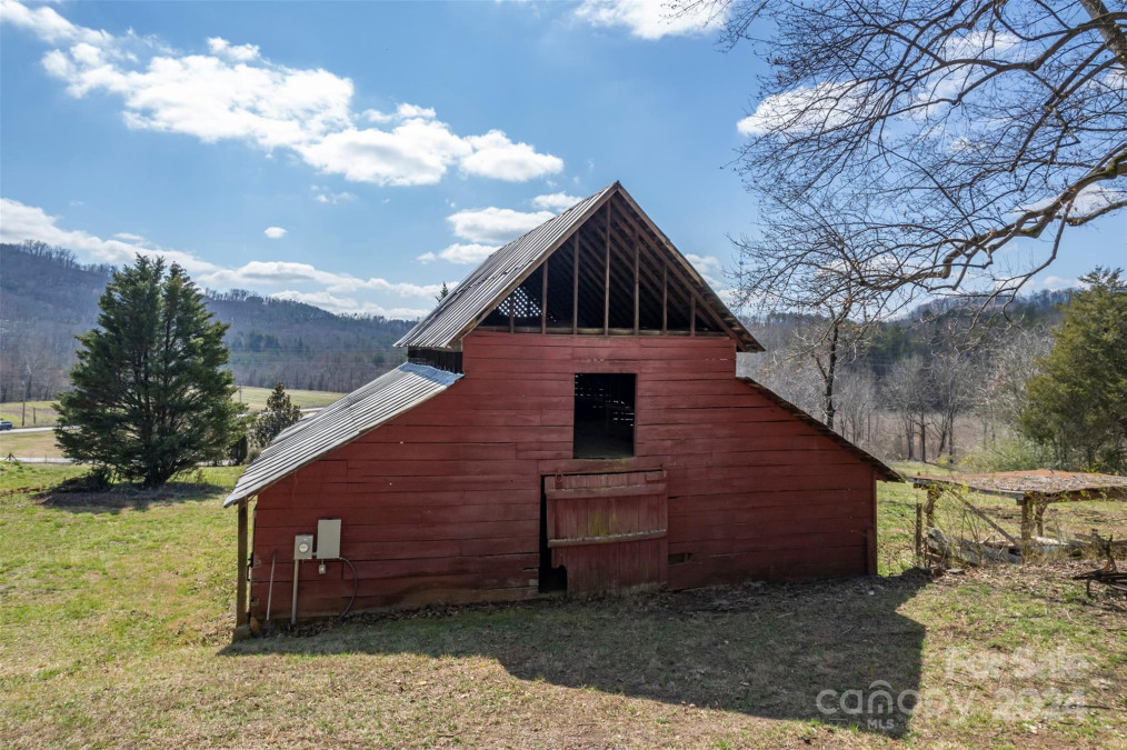 1111 Bills Creek Rd Lake Lure, NC 28746