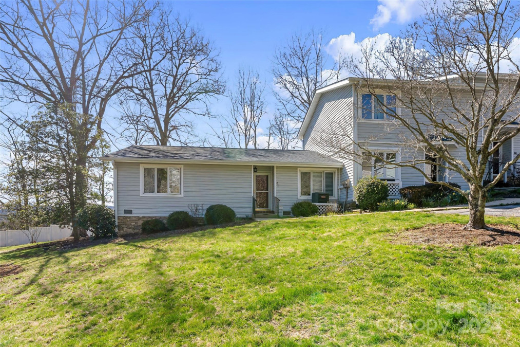 11 Hollybrook Dr Asheville, NC 28803