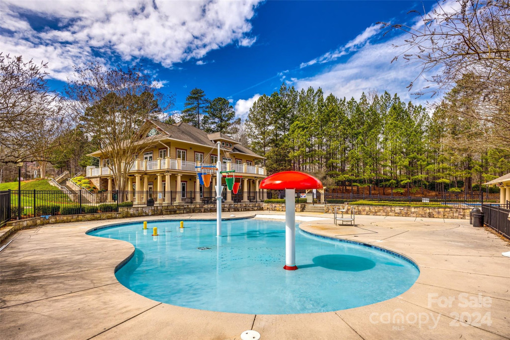 8619 Meadowmont View Dr Charlotte, NC 28269