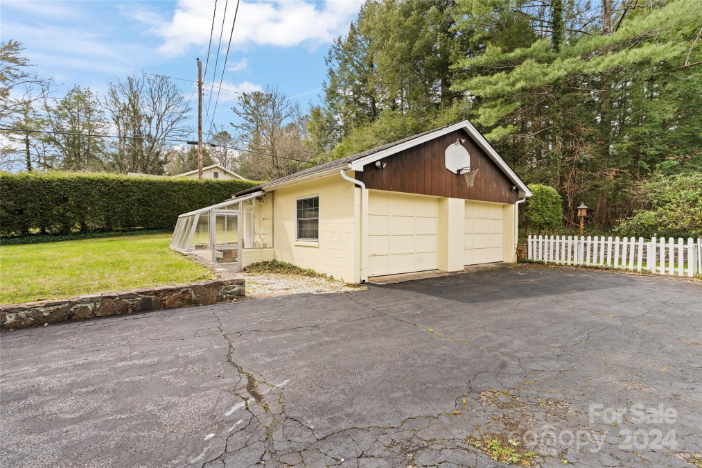10 Busbee Rd Asheville, NC 28803