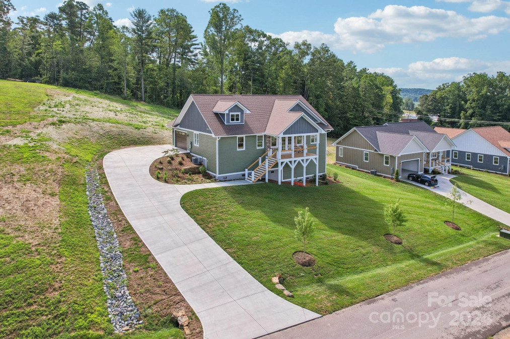 62 Maple Knoll Dr Hendersonville, NC 28792