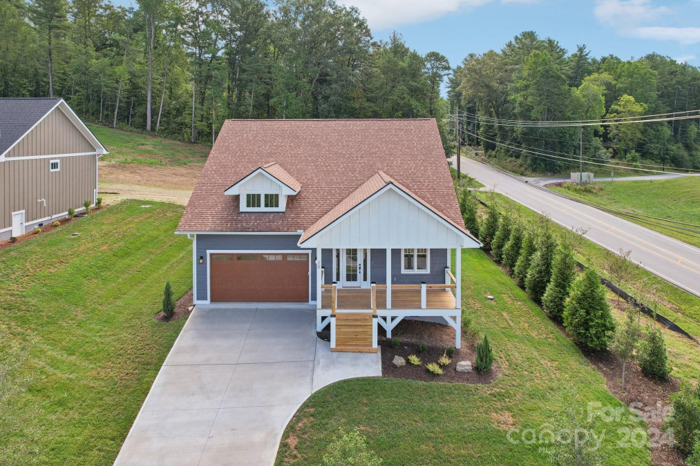 20 Maple Knoll Dr Hendersonville, NC 28792