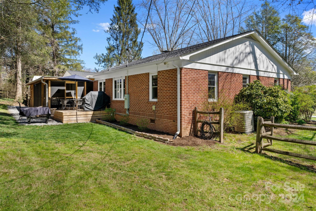 391 Wakefield Dr Hendersonville, NC 28792