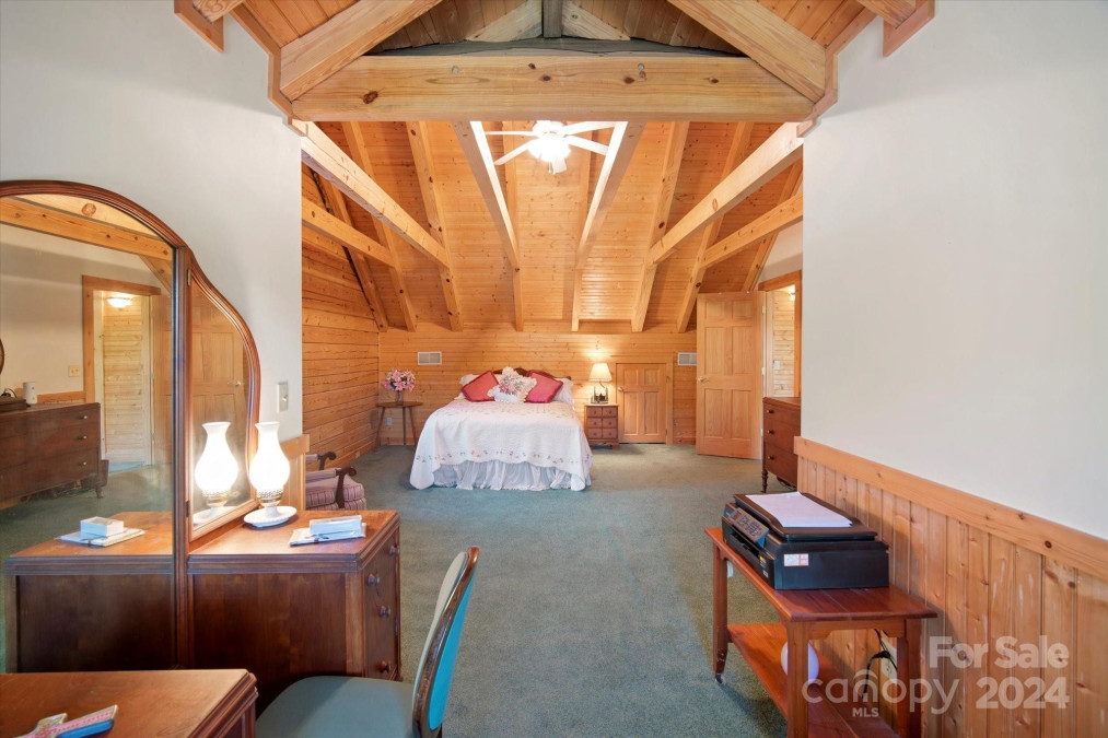 2378 Flat Creek Valley Rd Lake Toxaway, NC 28747