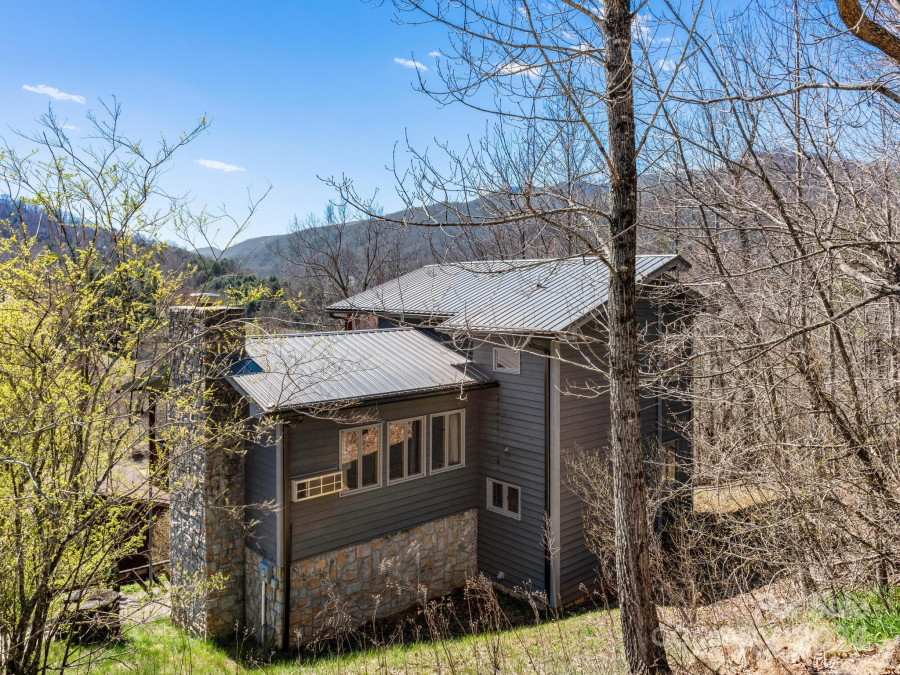 58 Country Cottage Ln Canton, NC 28716