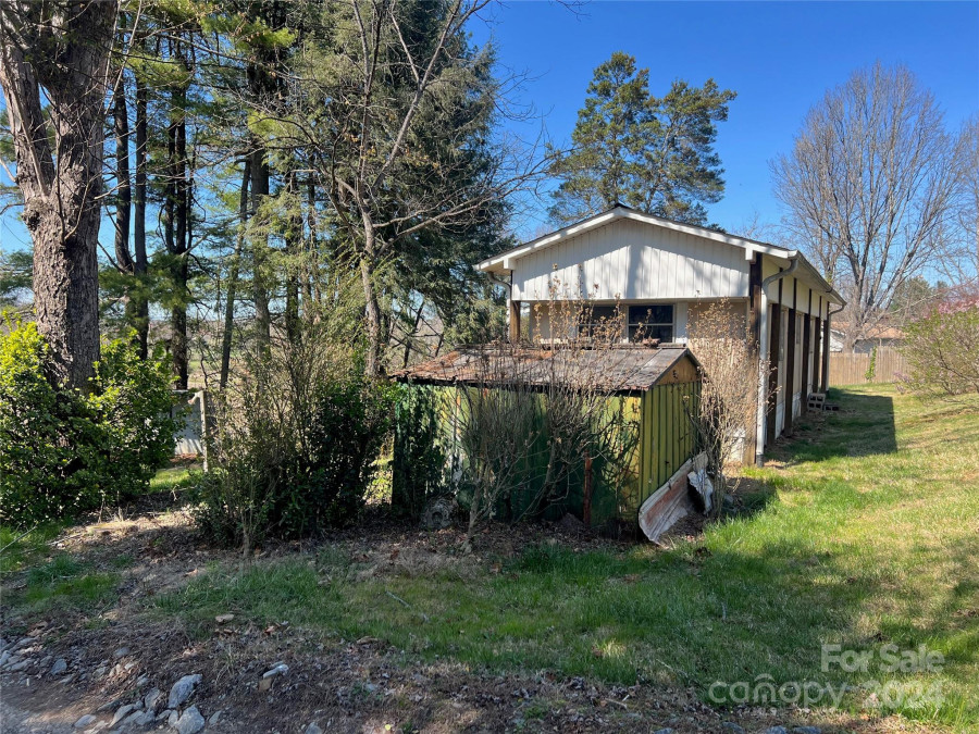 205 Lois Ln Flat Rock, NC 28731