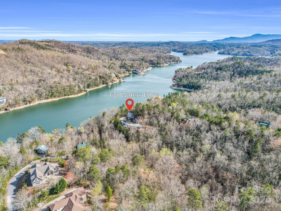 138 Waters Edge Ct Lake Lure, NC 28746