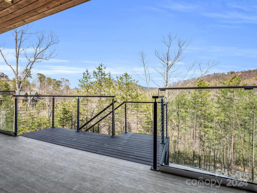 138 Waters Edge Ct Lake Lure, NC 28746