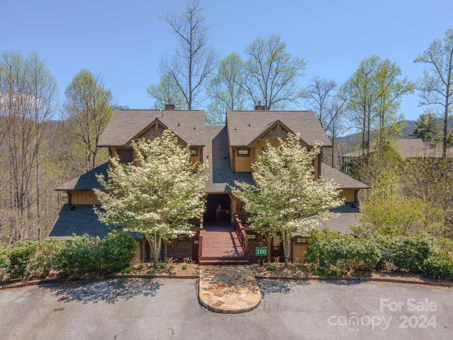 100 Saddle Notch Ln Tuckasegee, NC 28783