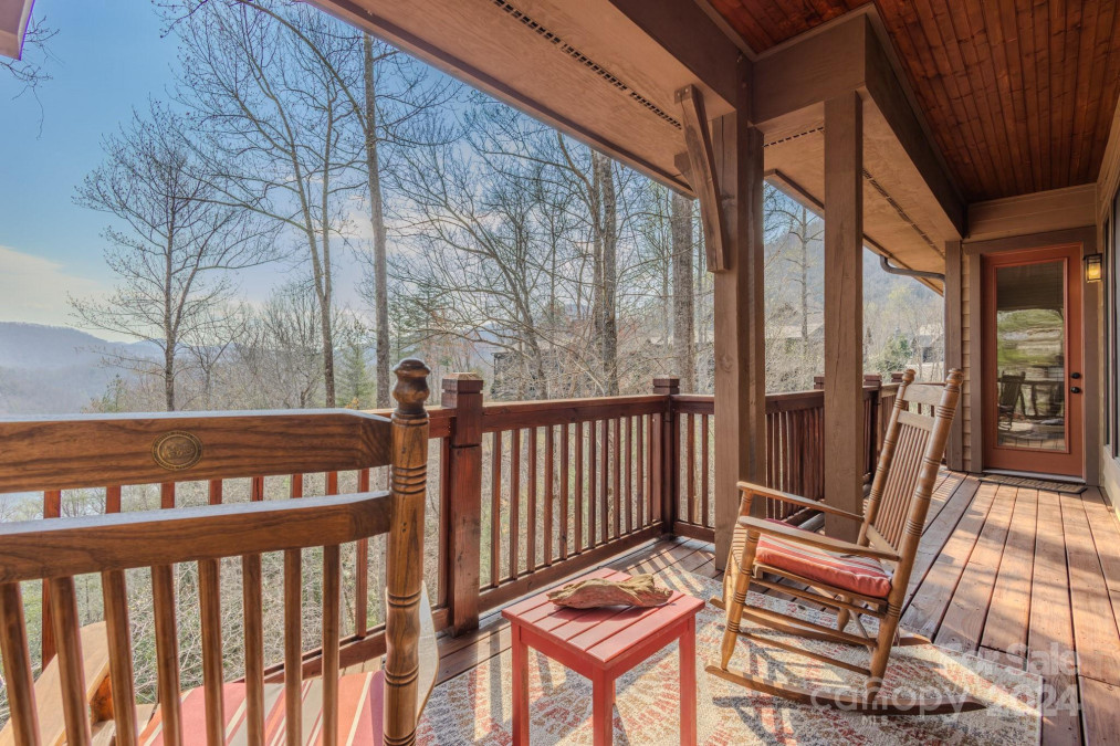 100 Saddle Notch Ln Tuckasegee, NC 28783