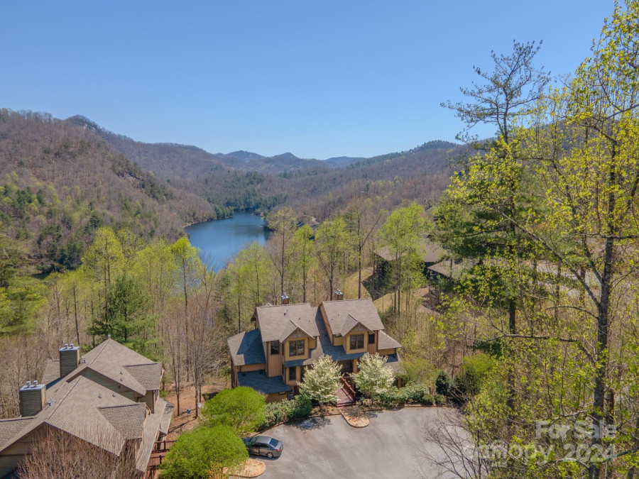 100 Saddle Notch Ln Tuckasegee, NC 28783