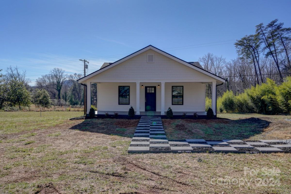 979 Howard Gap Rd Tryon, NC 28782