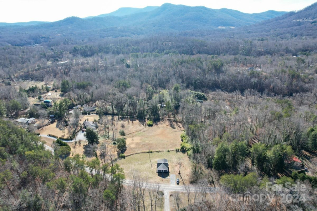 979 Howard Gap Rd Tryon, NC 28782