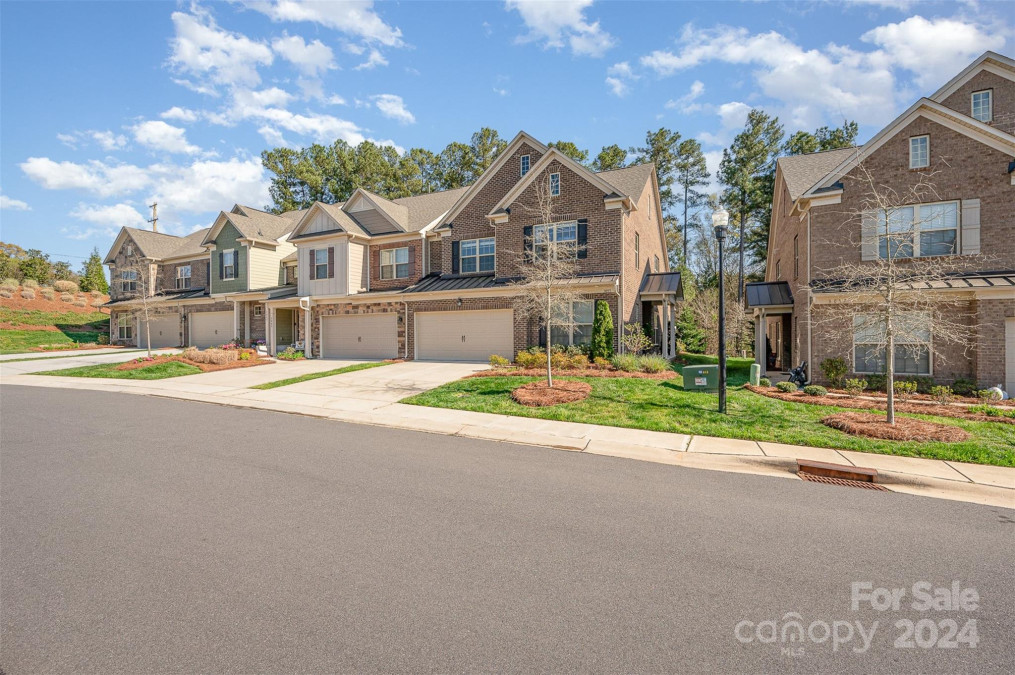 3053 Hartson Pointe Dr Fort Mill, SC 29707