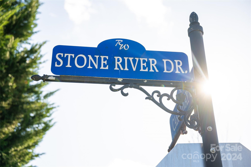 43 Stone River Dr Asheville, NC 28804