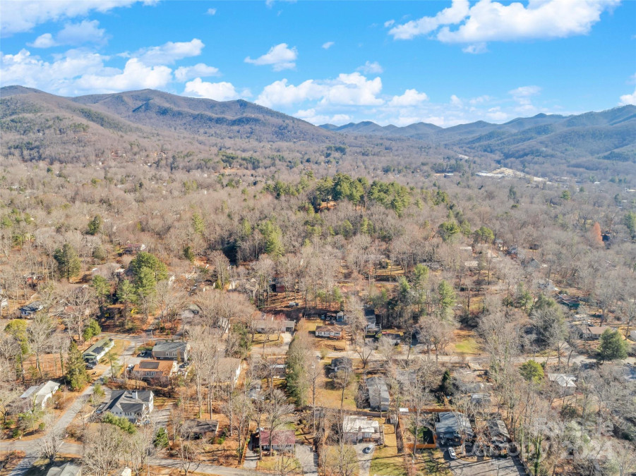 715 Rhododendron Ave Black Mountain, NC 28711