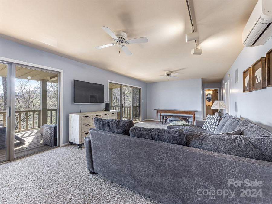 258 Club Colony Ln Lake Toxaway, NC 28747