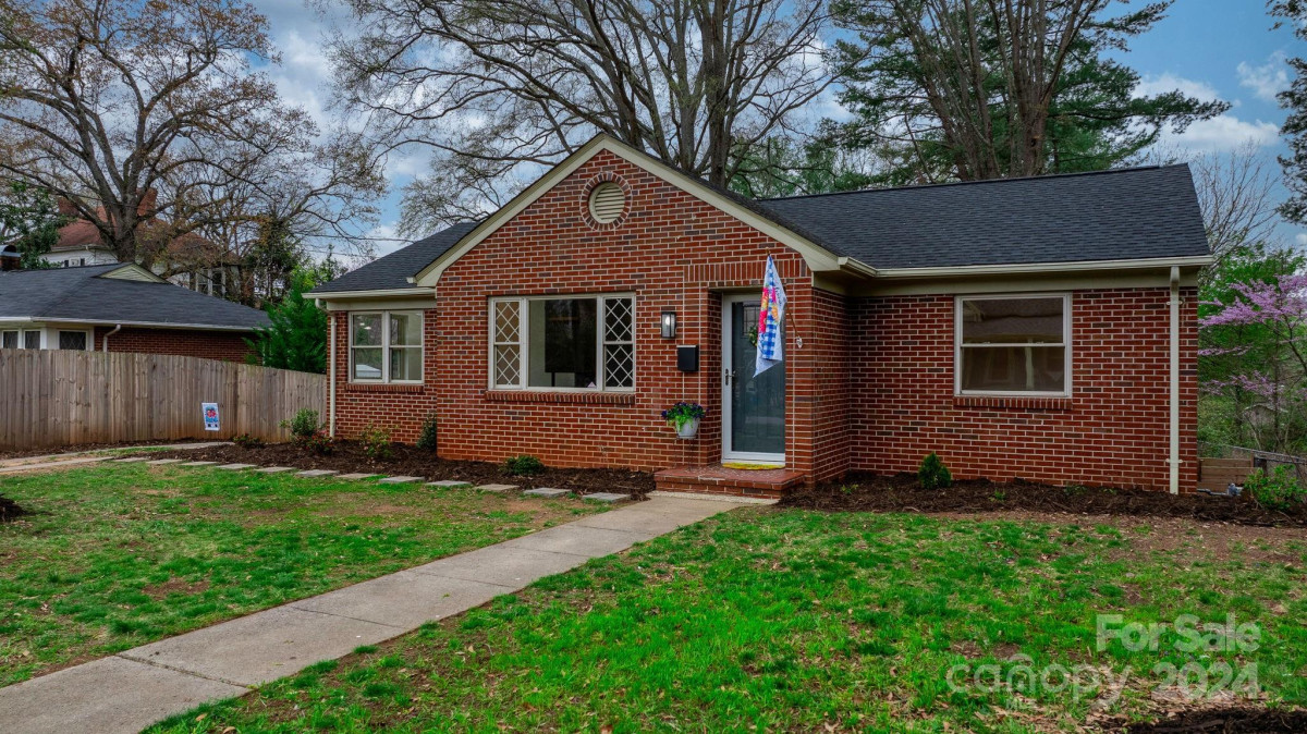 444 7th St Hickory, NC 28602
