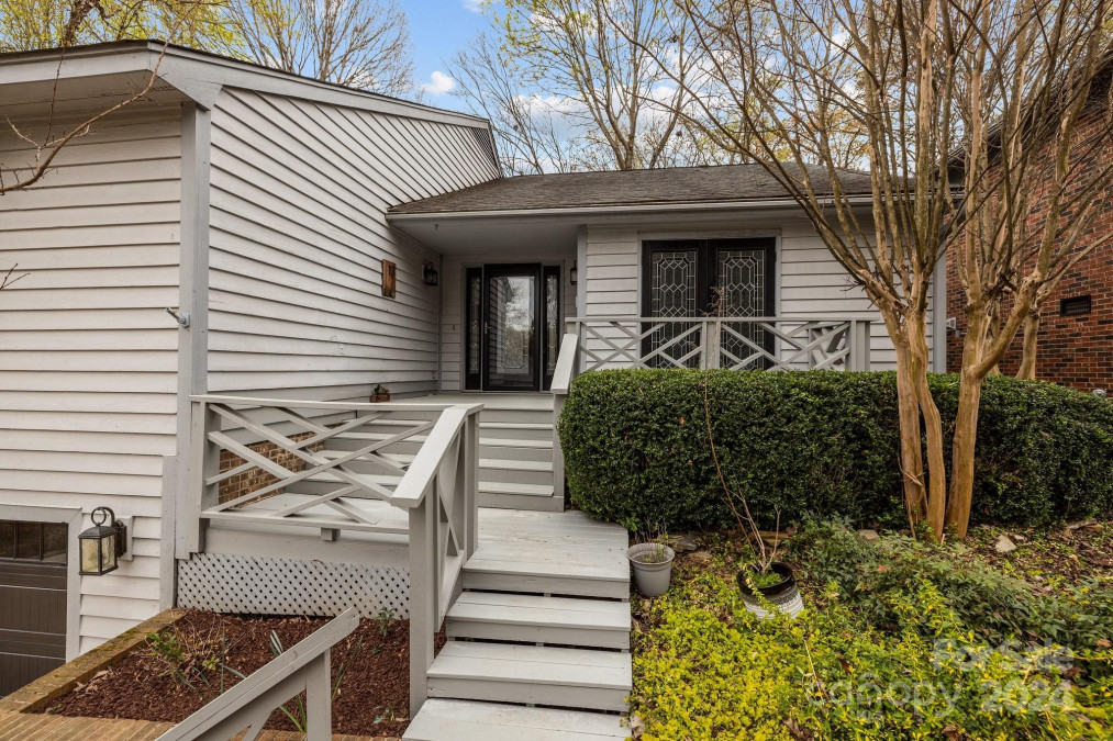 13 Shipmaster Ct Lake Wylie, SC 29710