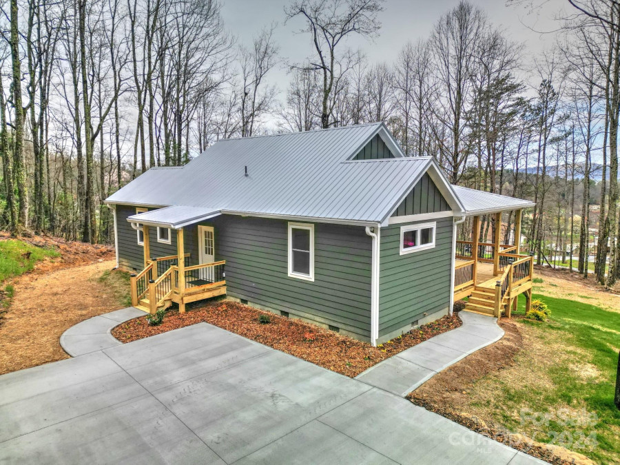 89 Rocky Glade Ln Hendersonville, NC 28792