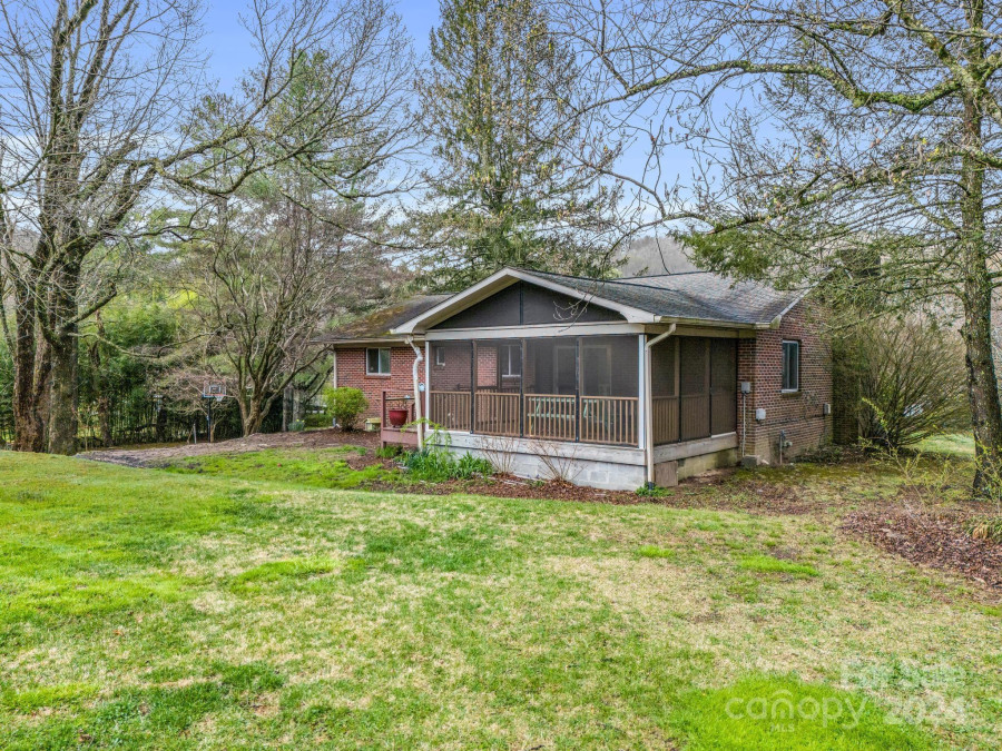 130 Turley Falls Rd Hendersonville, NC 28739