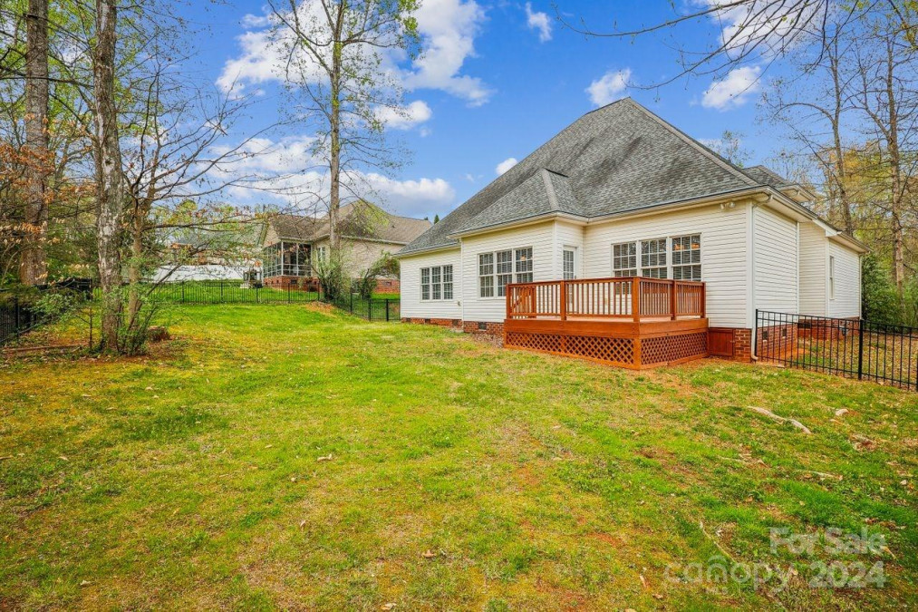 141 Creek Side Dr Mount Holly, NC 28120