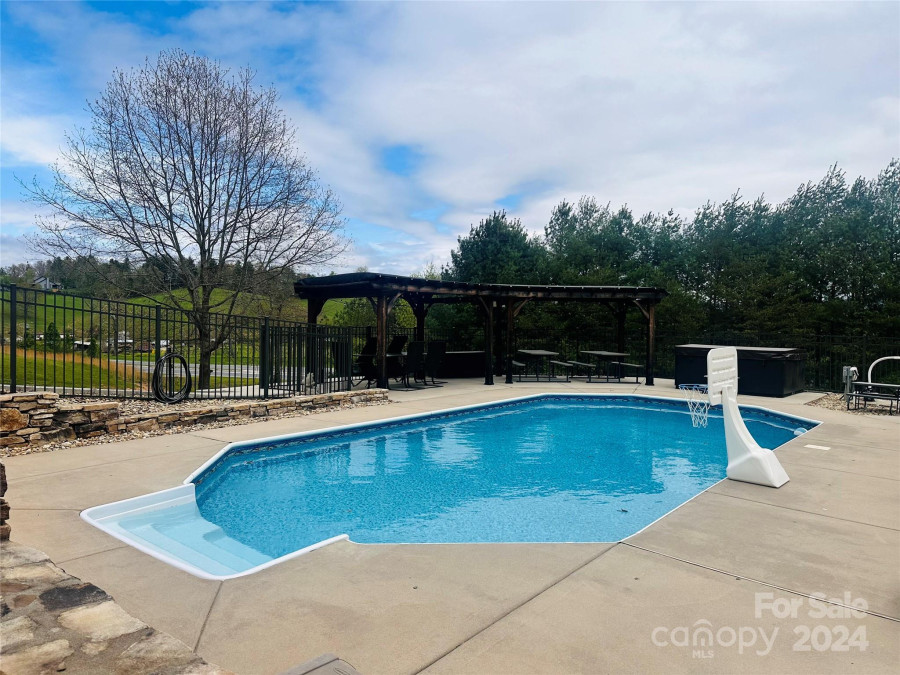 19 Mountain Shadows Dr Leicester, NC 28748