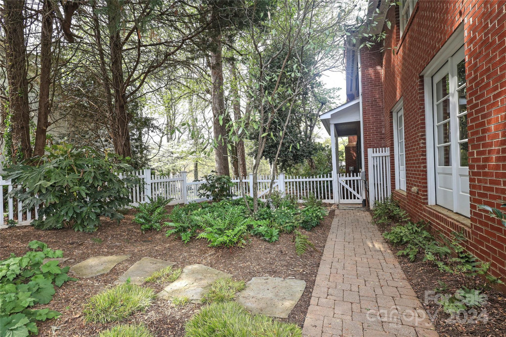 2011 Cassamia Pl Charlotte, NC 28211