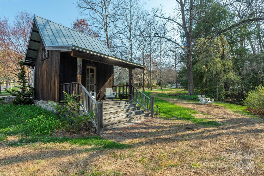 33 Wordsworth Rd Black Mountain, NC 28711