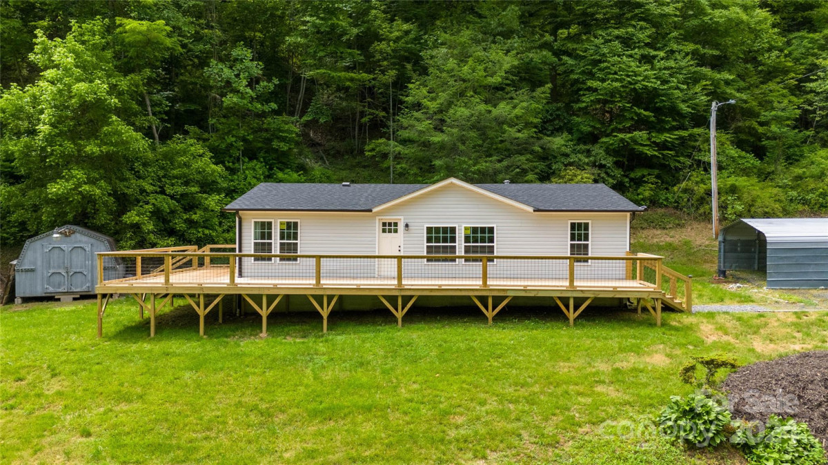 477 Renfro Rd Green Mountain, NC 28740