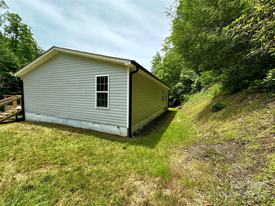 477 Renfro Rd Green Mountain, NC 28740