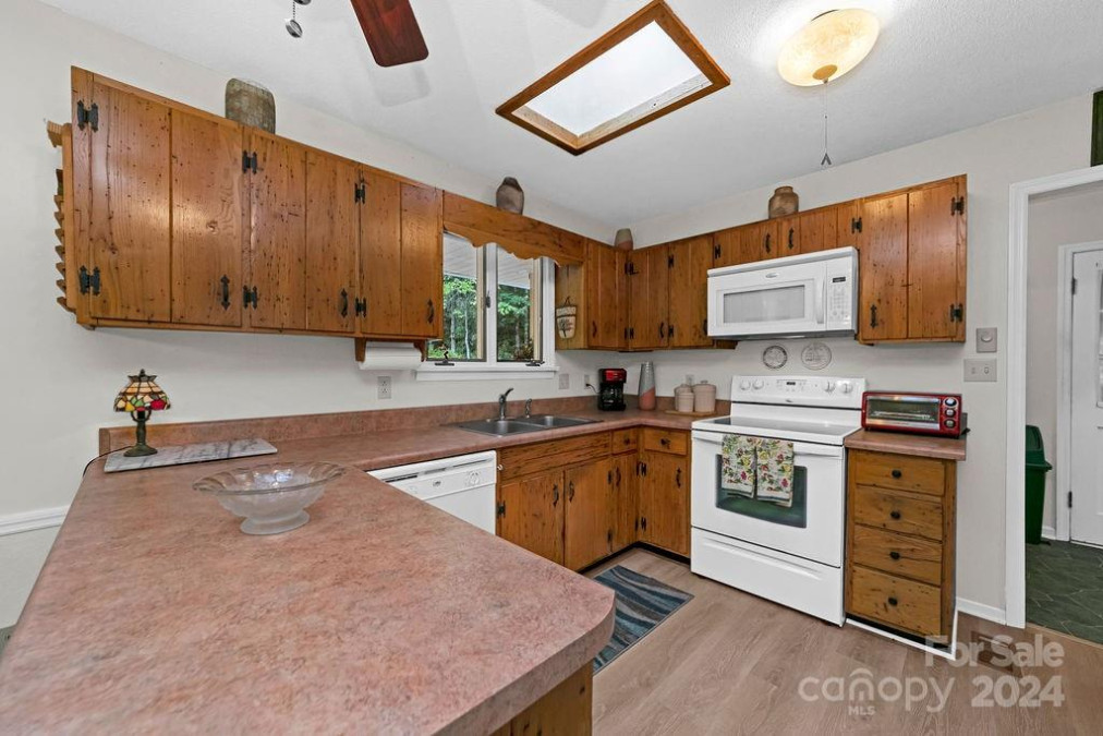 94 Sweetwater Ln Pisgah Forest, NC 28768