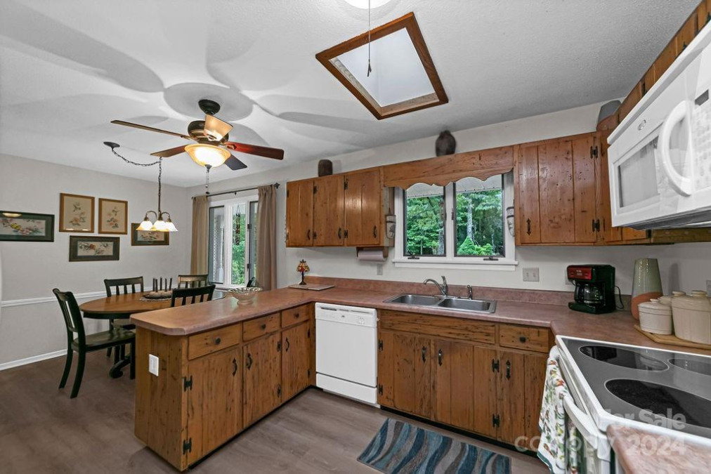 94 Sweetwater Ln Pisgah Forest, NC 28768