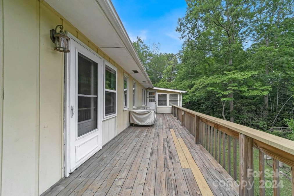 94 Sweetwater Ln Pisgah Forest, NC 28768