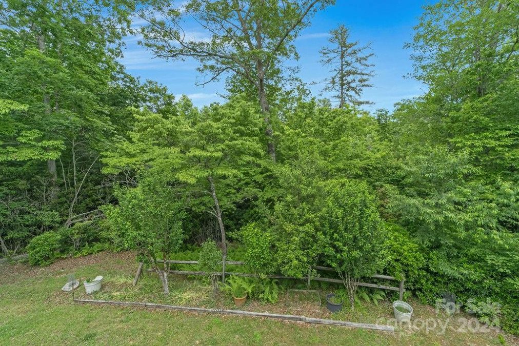 94 Sweetwater Ln Pisgah Forest, NC 28768